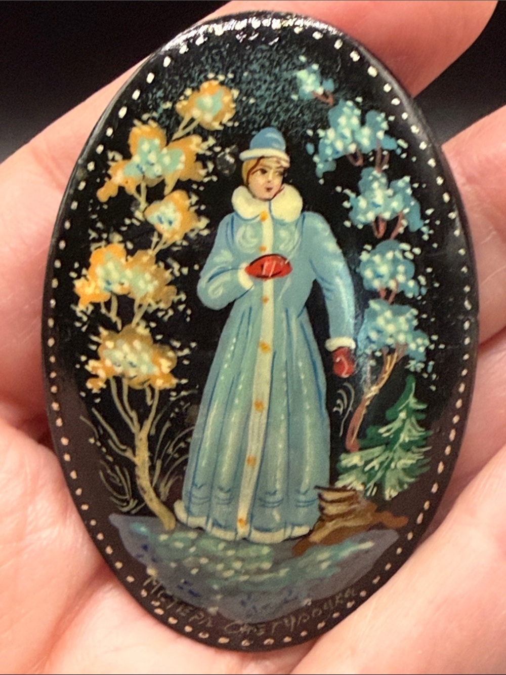 vintage Russian hand-painted lacquer brooch